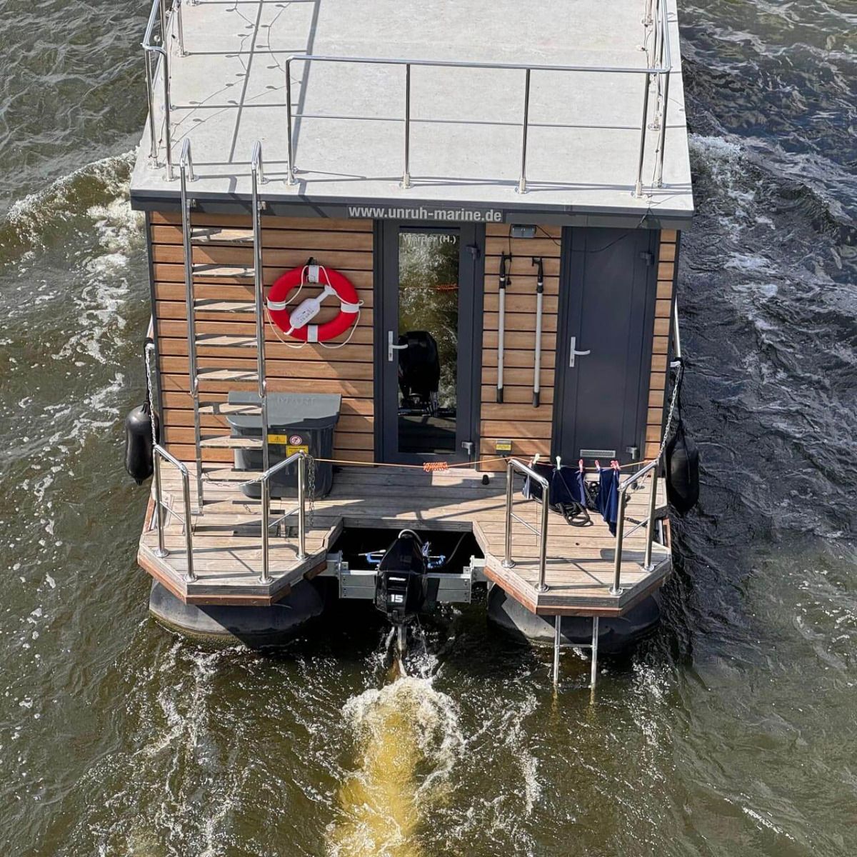 Wasserfeste Vorhangfassade für ein Hausboot