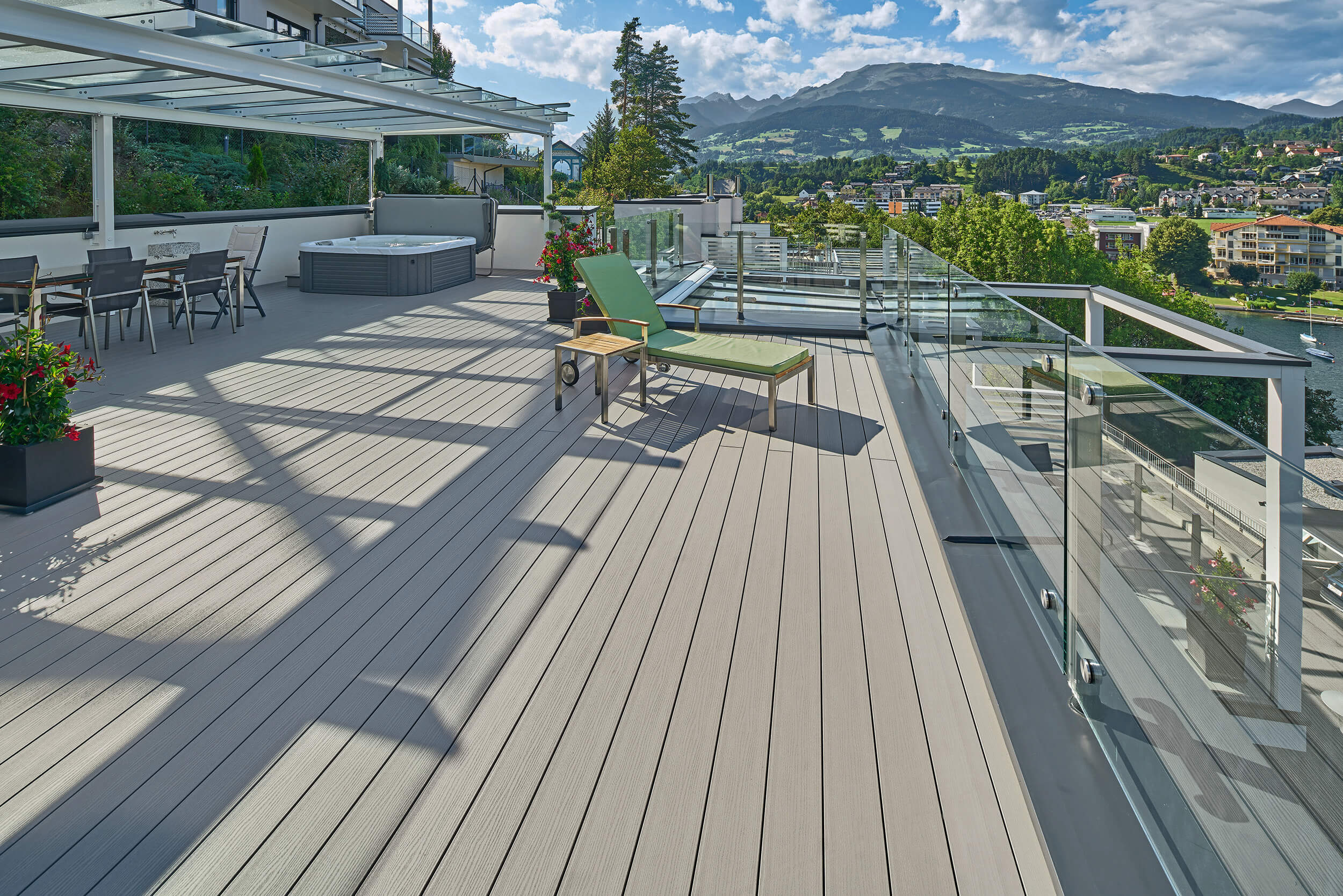 Graue WPC Dachterrasse von Twinson.