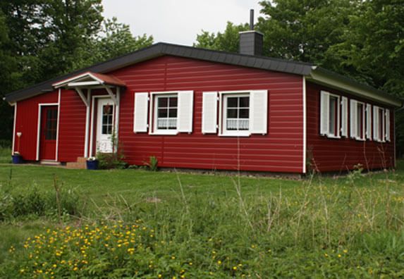 Gartenhaus verschönern mit VinyPlus Stülpprofil